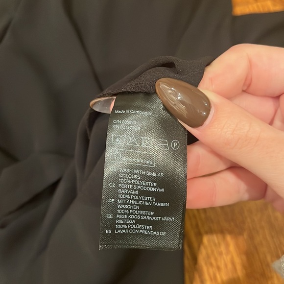 H&M Woman’s Black Top Size US 2 - Picture 5 of 5